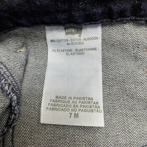 Levi's Genuinely Crafted Flared Low-Rise Dark Wash Jeans Size 7M - Picture 8 of 10